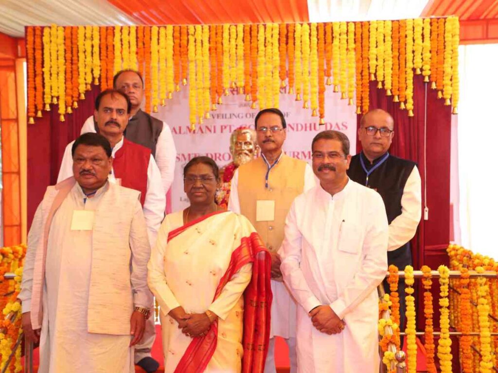 Gopabandhu Das statue, President Droupadi Murmu, Utkalmani Gopabandhu Das, New Delhi, Lajpat Bhavan, Odisha, Lok Sevak Mandal, Jual Oram, Dharmendra Pradhan, Aparajita Sarangi, Odia heritage, freedom fighter, bronze statue