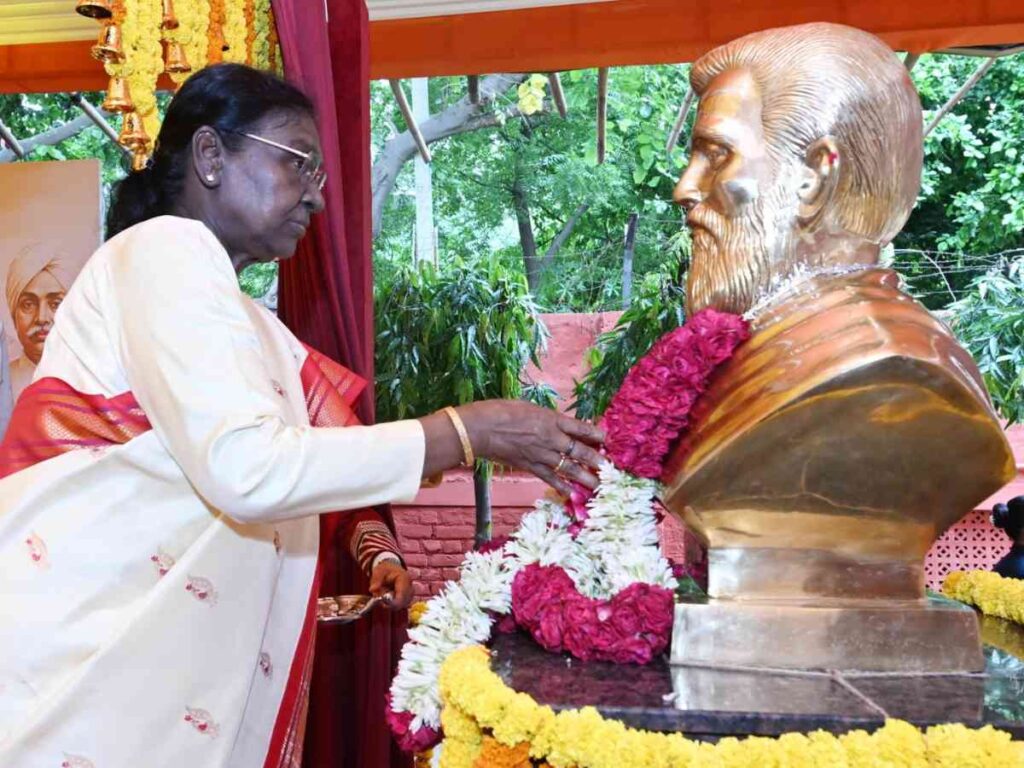 Gopabandhu Das statue, President Droupadi Murmu, Utkalmani Gopabandhu Das, New Delhi, Lajpat Bhavan, Odisha, Lok Sevak Mandal, Jual Oram, Dharmendra Pradhan, Aparajita Sarangi, Odia heritage, freedom fighter, bronze statue