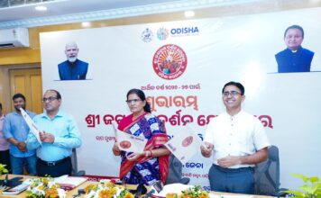 senior-citizens-begin-jagannath-pilgrimage-state-scheme